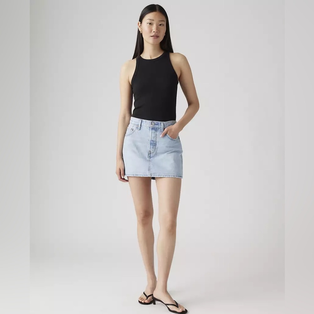 Levi's Premium Icon Skirt size 25 in light wash